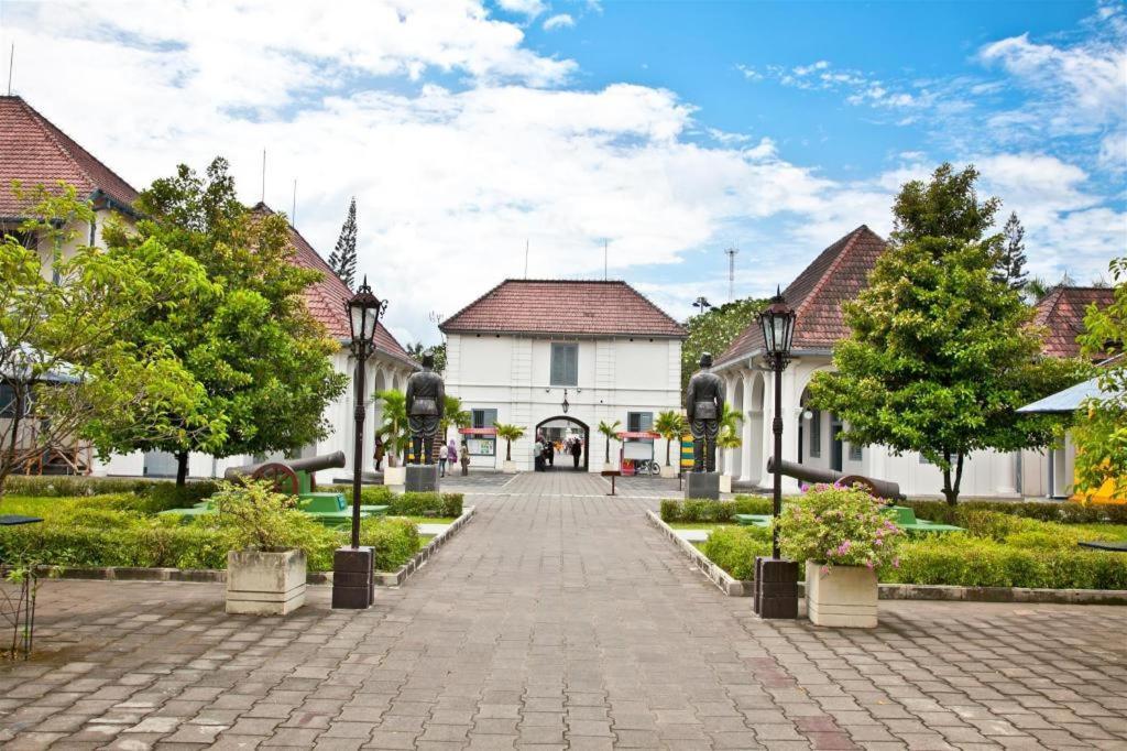 แฮปปี้ แฟมิลี โฮเต็ล Hotel ยอกยาการ์ตา ภายนอก รูปภาพ